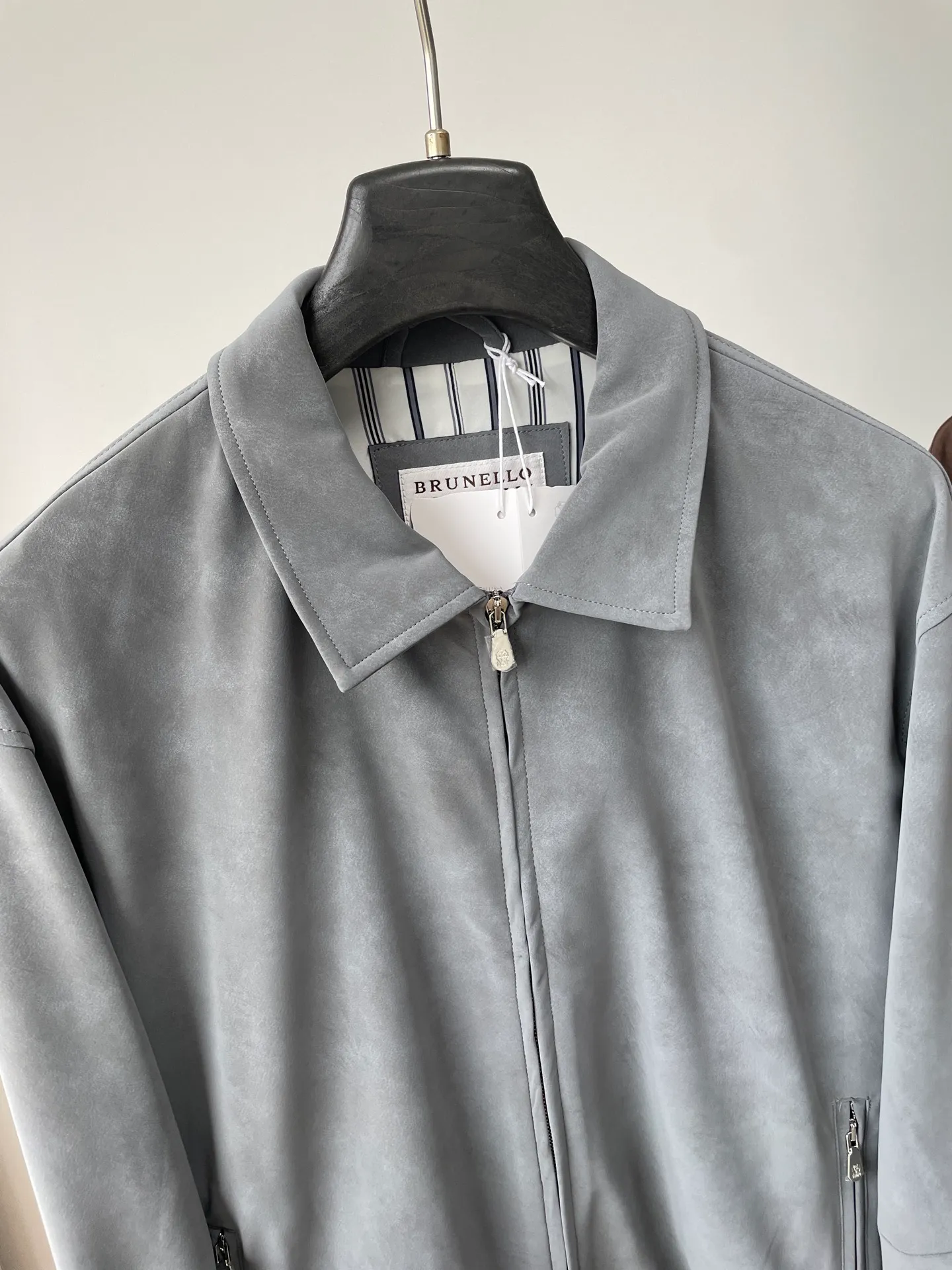 Gray details~